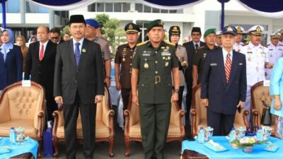 Kasdivif 2 Kostrad Brigadir Jenderal TNI Primadi Saiful Sulun, S.Sos., M.Si., Hadiri Serah Terima Jabatan Pangkoarmada II di Dermaga Ujung Surabaya