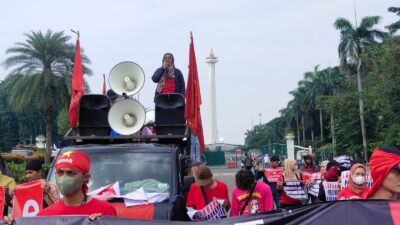 Aksi Unjuk Rasa Federasi Serikat Buruh Demokratik Kerakyatan Menuntut Pemerintah