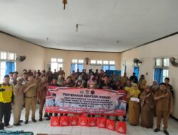 Ketua PGRI Kab. Bekasi Asep Seapulloh Bersama Pengurus PGRI Kecamatan, Kabupaten dan Tenaga Kependidikan Menyalurkan Bansos