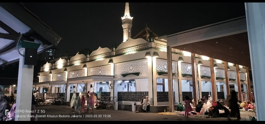 Masjid Jami' Keramat Luar Batang dan Sosok Al Habib Husein bin Abu Bakar Alaydrus