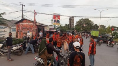 Bersama PAC Cikarang Barat Juga Bidang Hankam MPC, Ranting PP Kalijaya Bagikan Takjil Ramadhan Ke Masyarakat