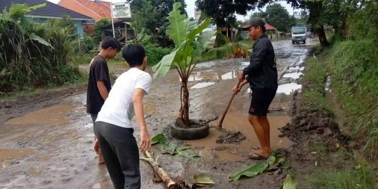 Meski Sudah Ada Anggaran Samisade, Jalan Rusak Masih Banyak di Wilayah Kabupaten Bogor