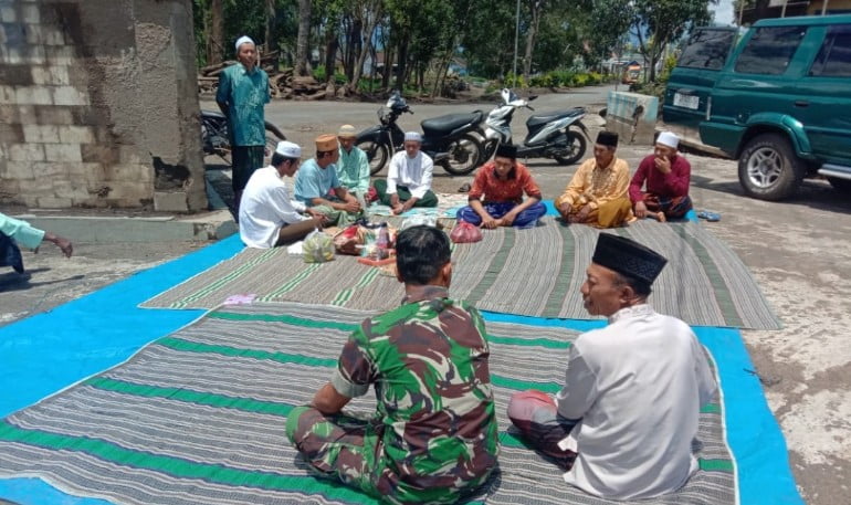 Babinsa Posramil 0822/15 Ijen Hadiri Selamatan Masyarakat Sempol