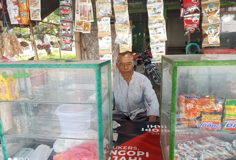 Kejam, KUD Sumber Niaga Usir Samsyiadi Penjual Kopi Warga Desa Semiring, Kecamatan Mangaran - Situbondo, Dari Lahan Usahanya