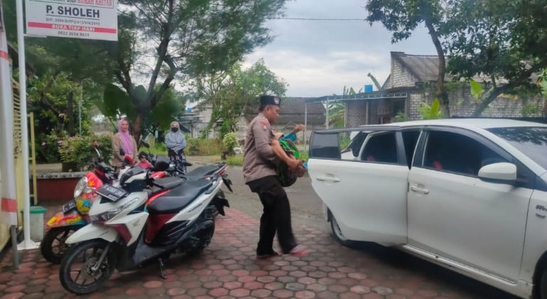 Polri Peduli, Polres Lamongan Door To Door Kunjungi dan Antar Warga Lansia Untuk Berobat