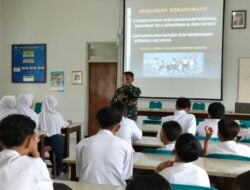 Tingkatkan Cinta Tanah Air, Danramil 0822/14 Prajekan Berikan Bimbingan Wasbang