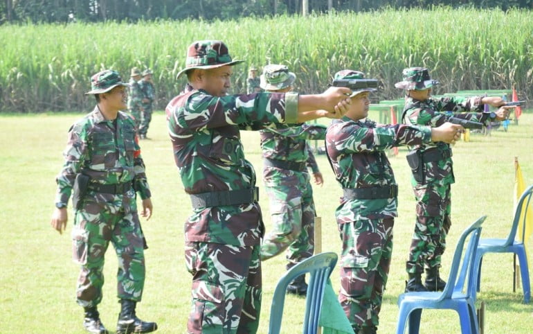 Jaga Ketrampilan dan Militansi Prajurit, Kodim 0822 Bondowoso Gelar Latihan Menembak