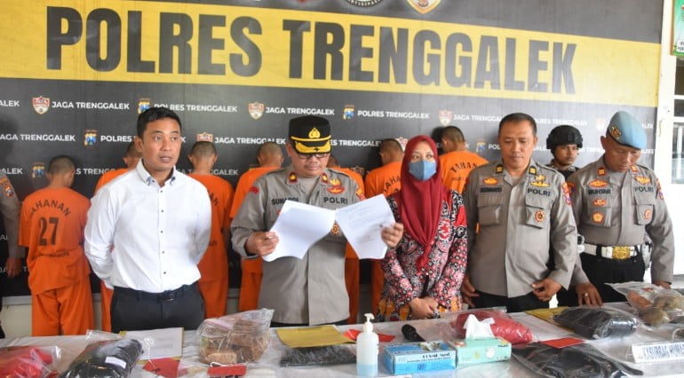 Polisi Tetapkan 12 Tersangka Pelemparan Rombongan Ziarah di Trenggalek