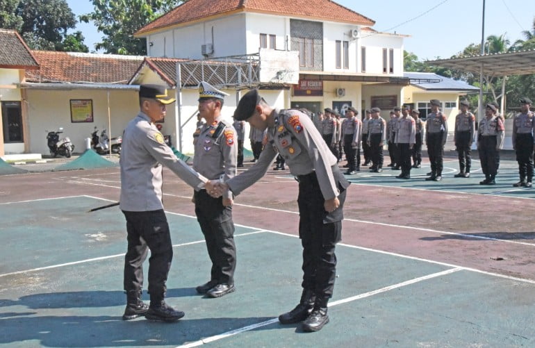 Polres Bondowoso melaksanakan pengukuhan perwira dan bintara selalu mentor bintara remaja