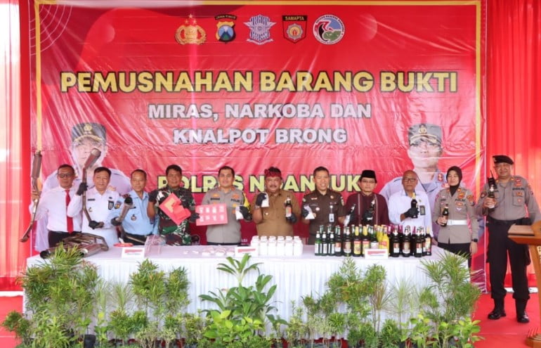 Polres Nganjuk Musnahkan Barang Bukti Sitaan Narkoba, Miras dan Knalpot Brong