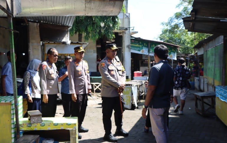 Patroli Dialogis, Kapolres Ngawi Blusukan ke Pasar Tradisional Jelang Ramadhan