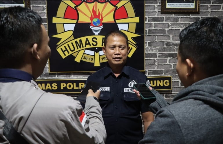 Jelang Ramadhan, Polres Tulungagung Amankan Pengedar Miras dan Sita Ratusan Botol Arak