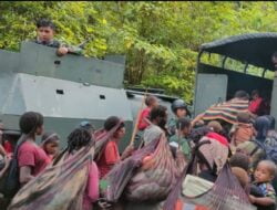 4 Hari Berjalan Kaki, Masyarakat Koroptak Dievakuasi Tim Patroli YONIF R 514 KOSTRAD Di Tengah Hutan 