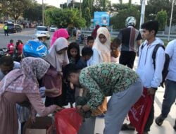 Himpunan Mahasiswa Hukum Tata Negara Berbagi Takjil Kepada Masyarakat Kota Lhokseumawe.