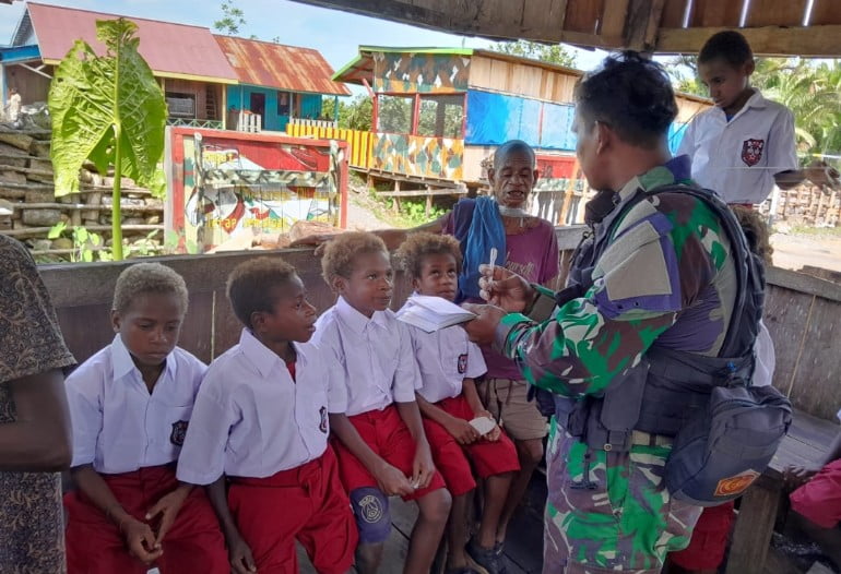 Kepedulian Satgas Yonif Raider 514/SY Terhadap Pendidikan Anak-anak di Batas Batu Papua