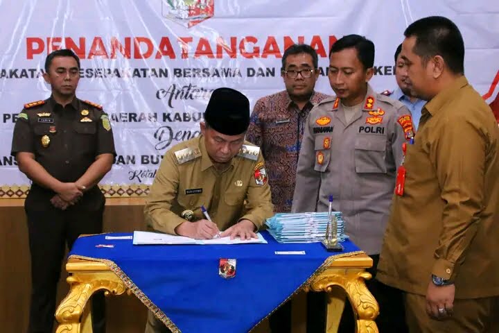 Bupati Lampung Utara, H. Budi Utomo, S.E M.M., Menandatangani Nota Kesepakatan Kerja sama antara Pemerintah dengan Instansi Vertikal dan BUMN