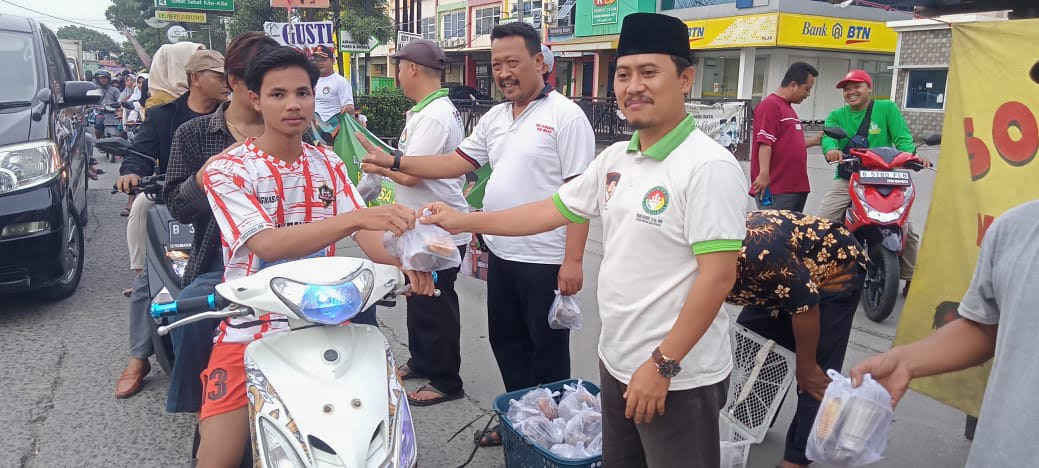 Sayap Partai Gerindra PAPERA DPC Kabupaten Bekasi Berbagi Takjil