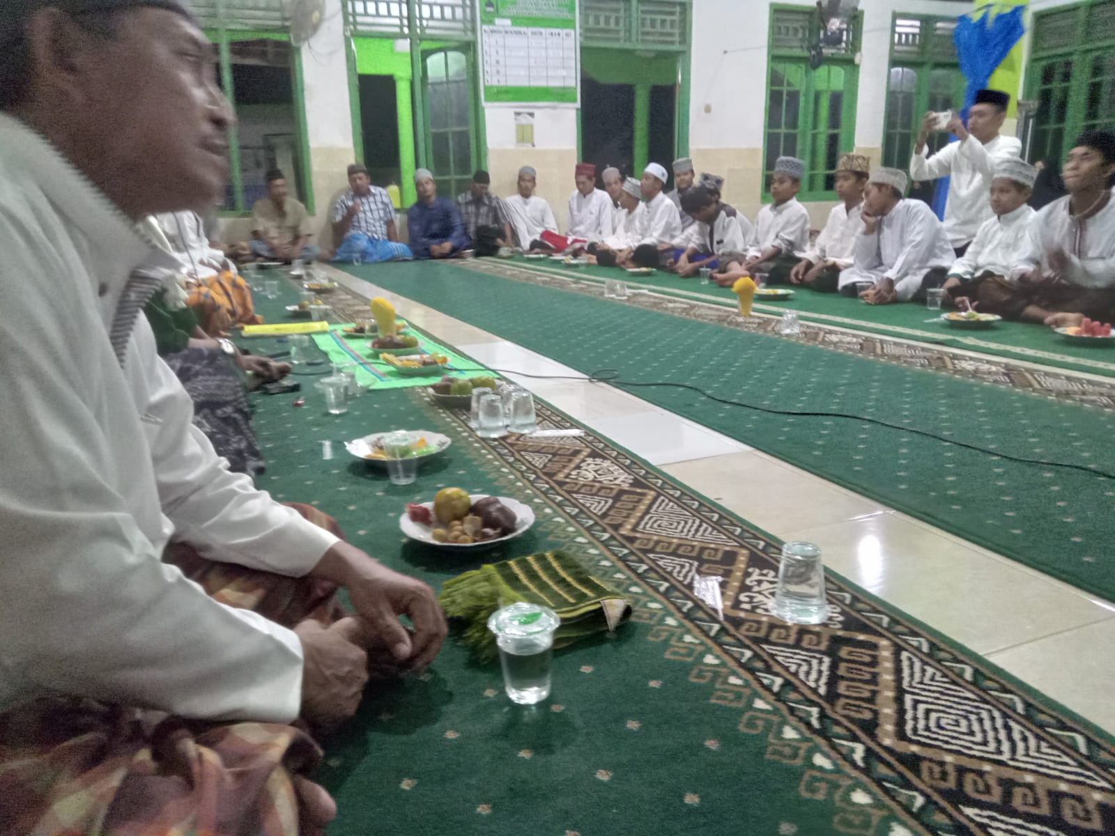 Kepala Desa Cempaka Hadiri Malam Nuzulul Qur'an di Masjid Miftahul Jannah Sungkai Jaya Lampung Utara