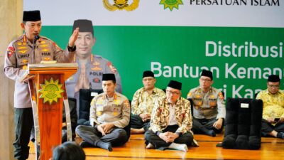 Dibulan Suci Ramadhan, Kapolri Salurkan Bantuan Sembako ke Warga Bandung 