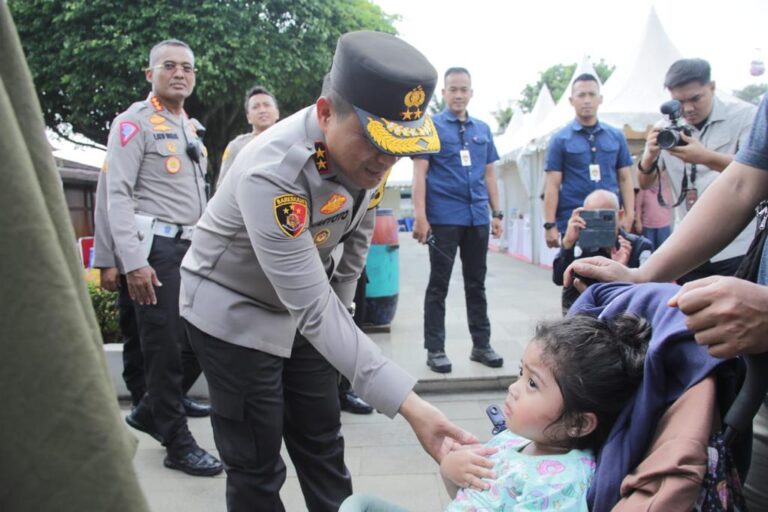 Beri Kenyamanan ke Warga Sedang Libur Lebaran, Irjen Pol Karyoto Turun Langsung ke Wisata Ancol dan TMII