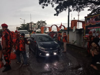 PAC Pemuda Pancasila Cikarang Pusat Bersama Unit Srikandi Bagikan 400 Paket Takjil Ramadhan