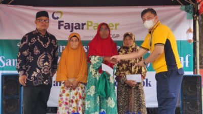 Menjelang Idul Fitri, FajarPaper Berikan Bantuan Zakat di Wilayah Kabupaten Bekasi