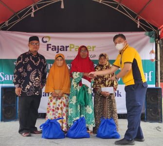 Menjelang Idul Fitri, FajarPaper Berikan Bantuan Zakat di Wilayah Kabupaten Bekasi