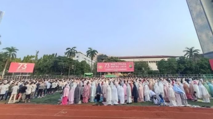 Kapolda Metro Jaya Gelar Shalat Id Bareng Jajaran di Lapangan Persisi Mapolda Metro Jaya