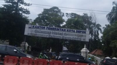 Hari Jadi Kota Depok ke 24, Driver Ojol Sedih Lihat Gapura Kantor Pemerintah Kota Depok Kumuh 