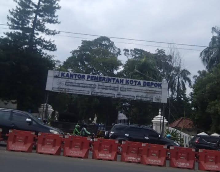 Hari Jadi Kota Depok ke 24, Driver Ojol Sedih Lihat Gapura Kantor Pemerintah Kota Depok Kumuh 