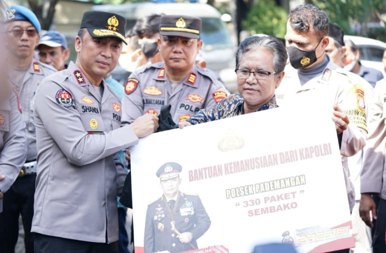 Wujud Kepedulian Kapolri ke Masyarakat, 2 Ribu Bansos Disebar ke Warga Jakarta Utara