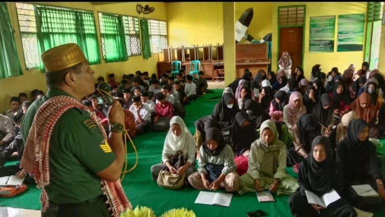 Mengetuk Hati, Babinsa Koramil 0822/01 Bondowoso Lakukan Kegiatan Pengajian