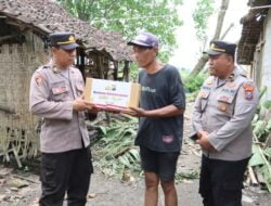 Polres Tulungagung Berikan Bantuan Sosial Untuk Warga Terdampak Angin Puting Beliung