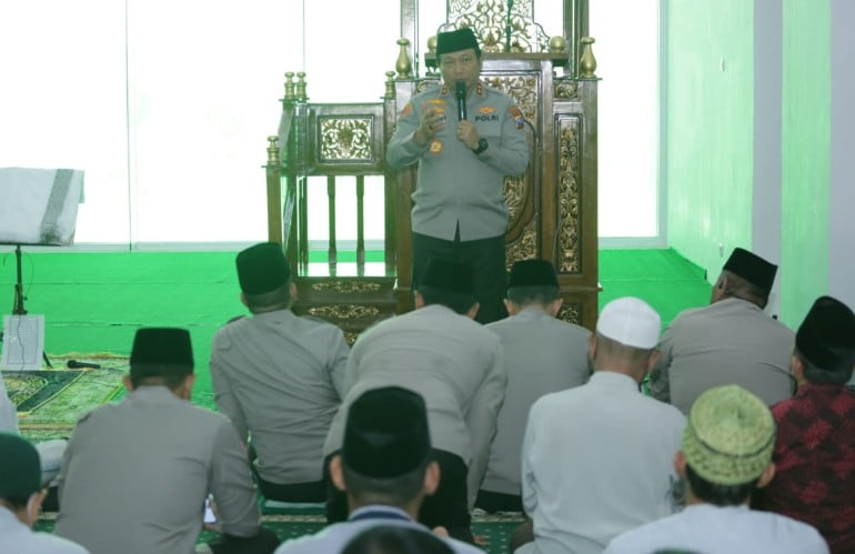 Jumat Curhat Polda Jatim Mendapat Respon Positif Jamaah Masjid Raya Islamic Center