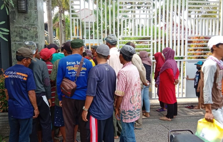 A3 Sebar Sembako ke 500 Abang Becak dan Kaum Dhuafa