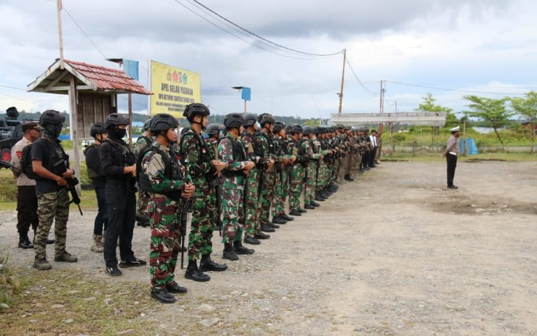 Satgas Yonif Raider 514/SY Ikut Apel Gelar Pasukan Operasi Ketupat Cartenz di Polres Nduga