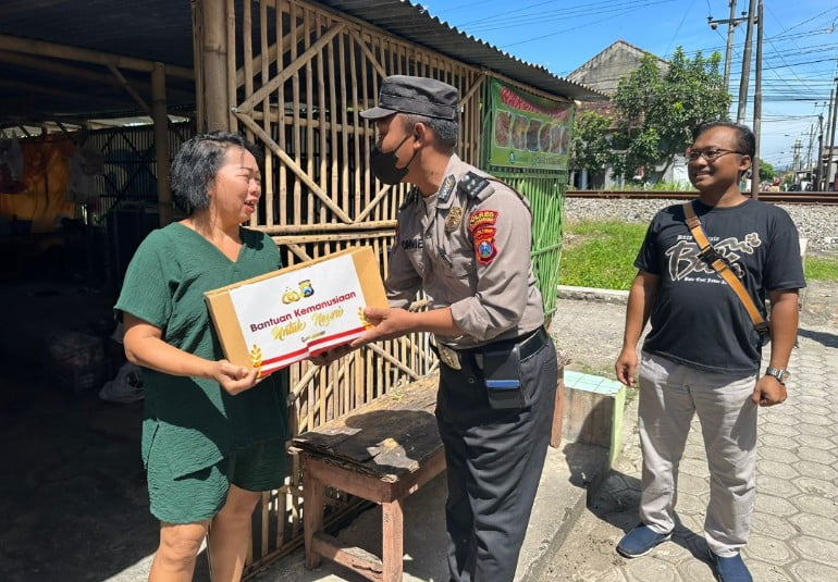 Polres Tulungagung Berbagi Bantuan, Warga Plandaan Senang