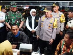 Kapolri bersama Panglima TNI Tinjau Pos Pelayanan Terpadu di Terminal Purabaya Jawa Timur