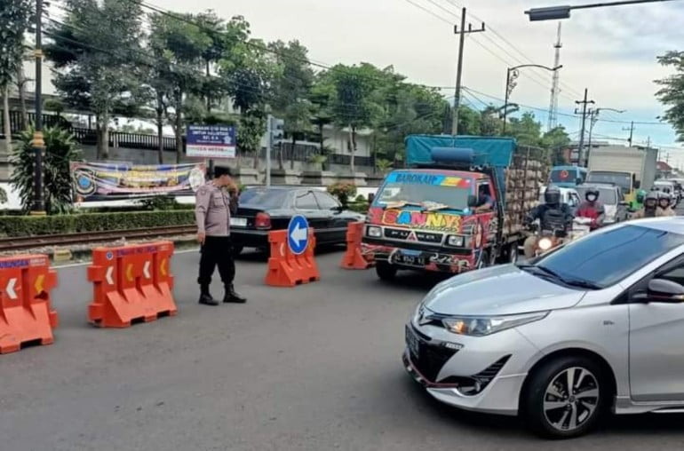 Polres Madiun Kota Pasang Separator, Cegah Kemacetan Arus Mudik Lebaran