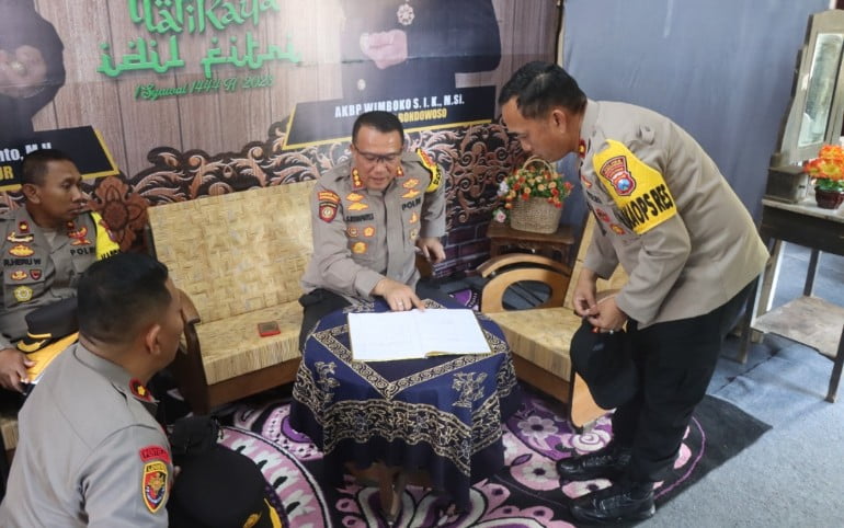 Ops Ketupat Semeru 2023, Dirpamovit Polda Jatim Laksanakan Pengecekan di Pospam dan Posyan Bondowoso