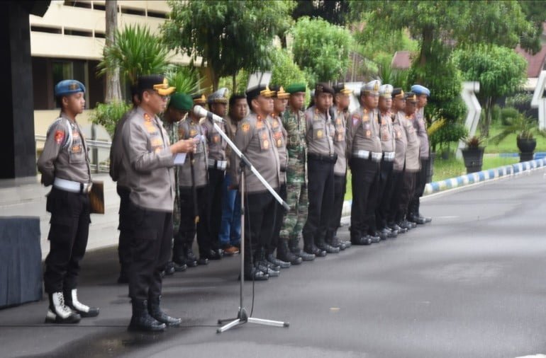 Kapolres Bondowoso Pimpin Apel Gelar Pasukan Menjelang Malam Takbir Hari Raya Idul Fitri 1444 H