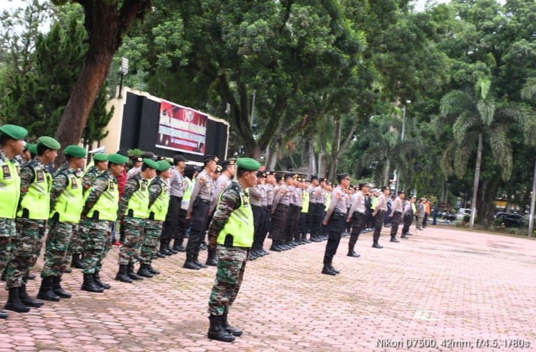 Prajurit Kodim 0822 Ikuti Apel Gabungan PAM Malam Takbir Dan Sholat Idul Fitri 1444 H