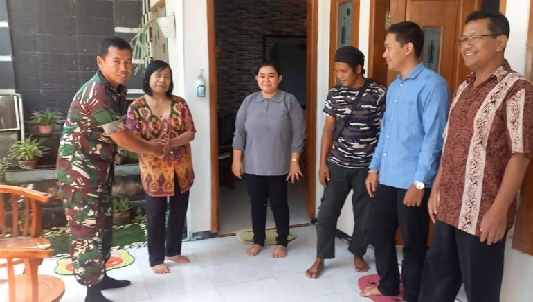 Suasana Idul Fitri, Babinsa Koramil 0822/04 Tenggarang Halal Bihalal