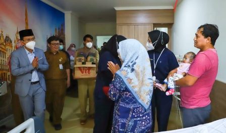 RSUD Kabupaten Bekasi Bagikan Takjil Gratis Kepada Keluarga Pasien, Selama Ramadhan