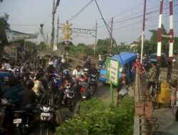 Perlintasan Pintu Kereta Stasiun Citayam Depok Semrawut Butuh Petugas Atur Lalu Lintas