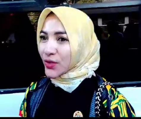 Ibu Selly dari partai Golkar Davil VII Resmi Daftar Ke KPUD Kabupaten Bekasi.