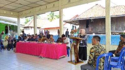 Jajaran Polres Penukal Abab Lematang Ilir (PALI) Melalui Polsek Penukal Utara Menghadiri Pengundian Nomor Urut Bakal Calon Kepala Desa Prabumenang Kecamatan Penukal Utara Kabupaten Pali.