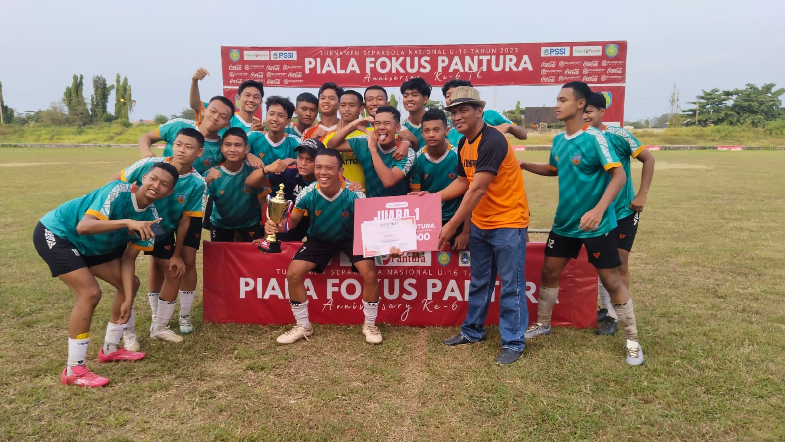 Tim Fatto FC Bandung Pemenang Turnamen Sepak Bola U16 Piala Fokus Pantura 