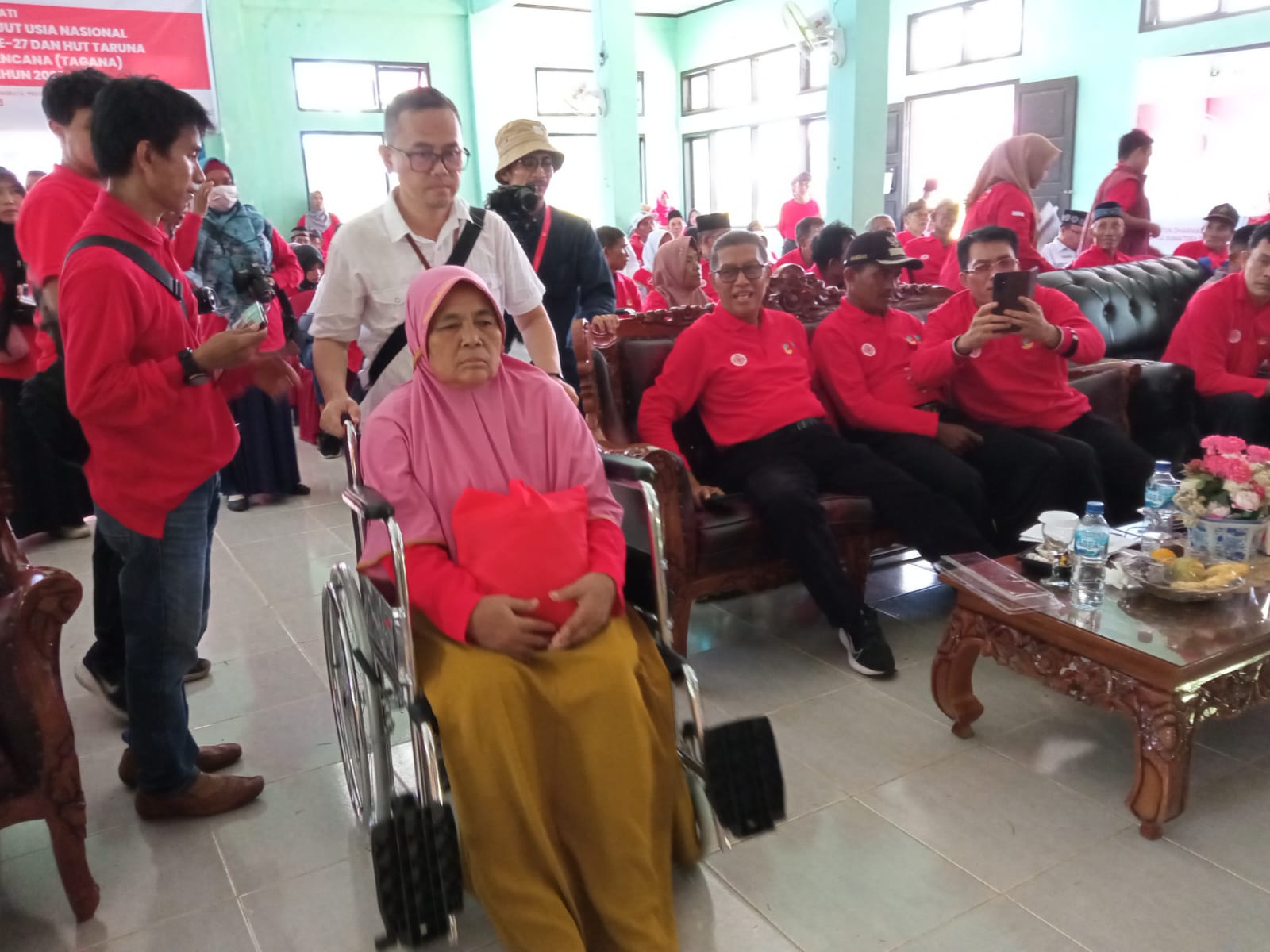 Anggaran Rp 1,2 Miliar, Kemensos RI Salurkan Program ATENSI ke Ratusan Lansia Kecamatan Sitiung