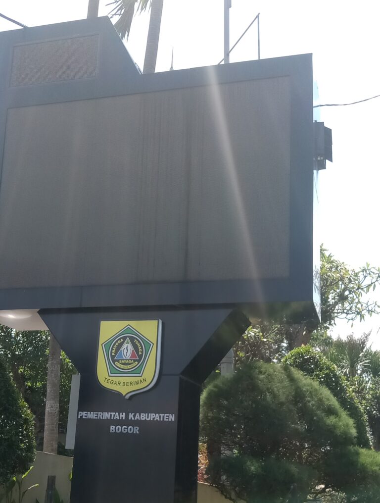 Videotron di Depan Cibinong City Mall Milik Pemkab Bogor Tak Berfungsi